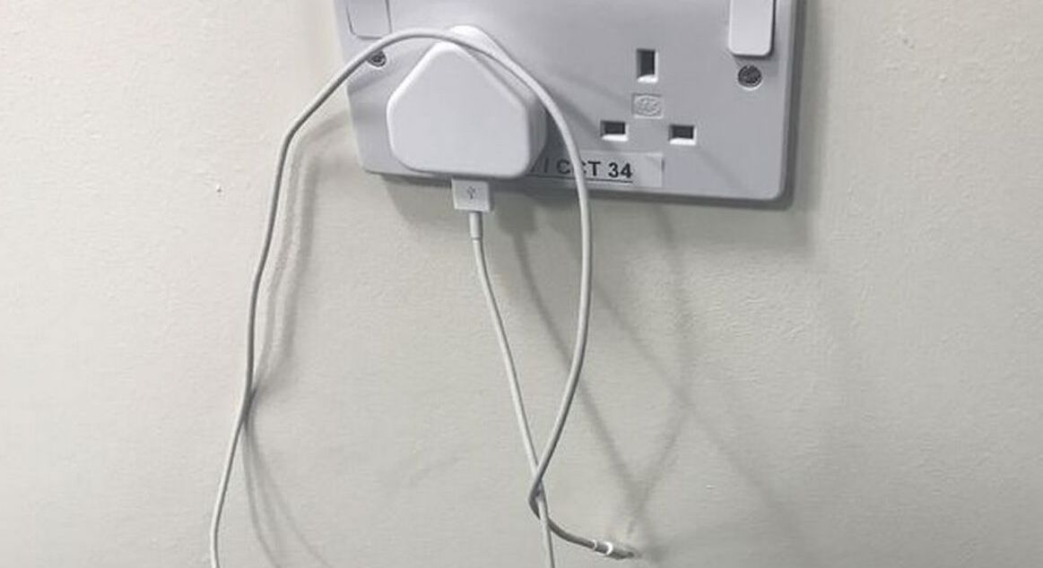 charger-belum-dilepas
