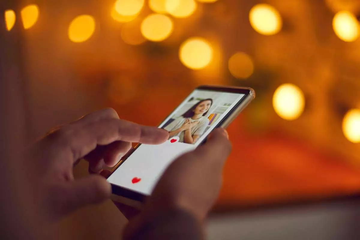 Komunikasi dalam aplikasi kencan