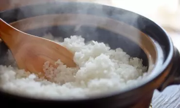 Antara Nasi Pulen dan Nasi Pera, Manakah yang Lebih Sehat untuk Dikonsumsi?