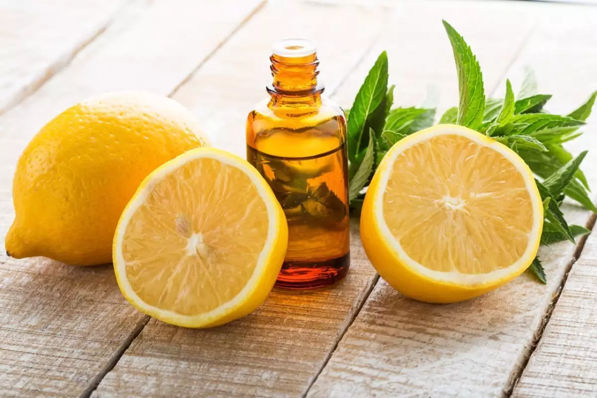 minyak-esensial minyak-esensial