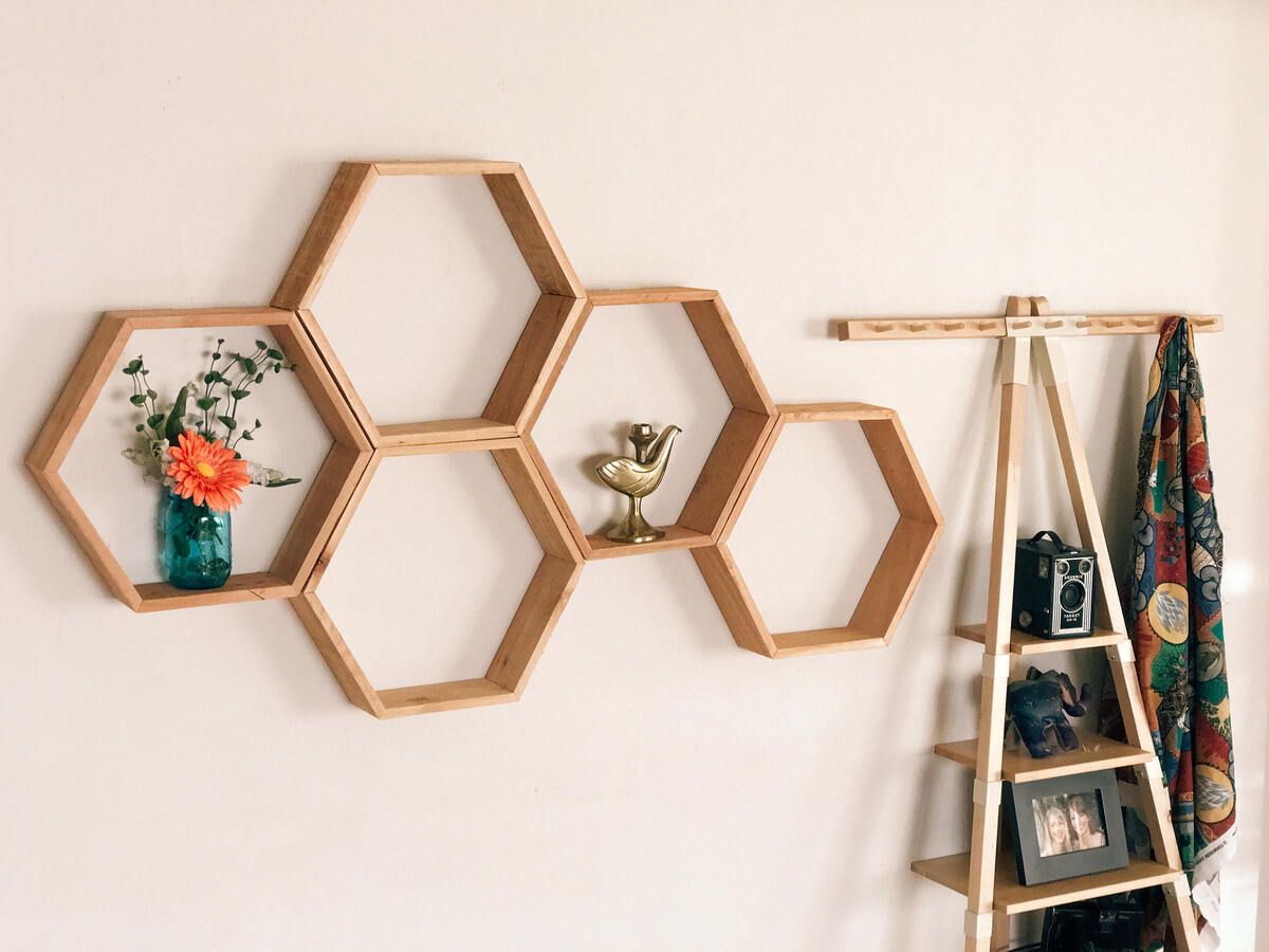 Desain Unik dengan Pasang Rak Dinding