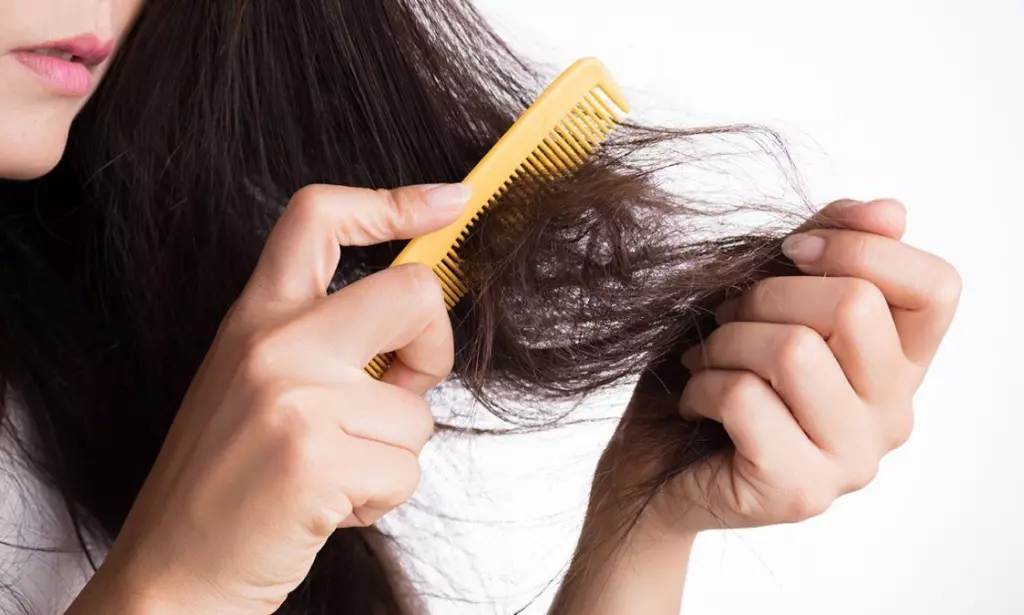 7 Cara Mudah Mengatasi Rambut Kering agar Kembali Sehat