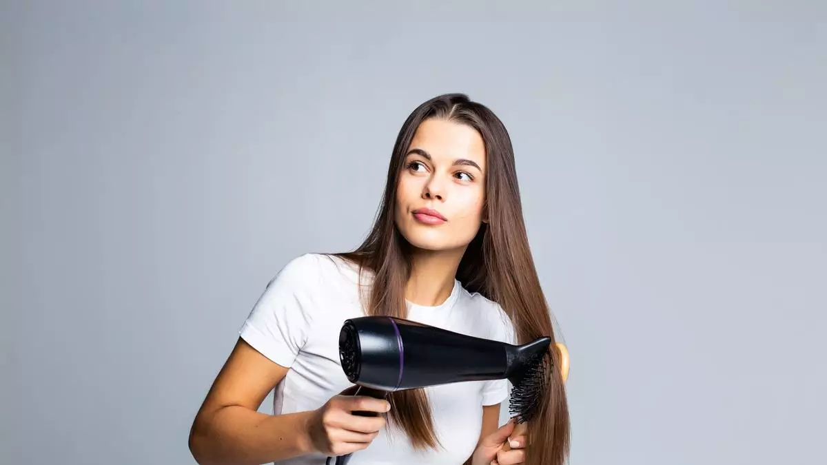 Mengurangi Suhu Panas Saat Menata Rambut Mengurangi Suhu Panas Saat Menata Rambut