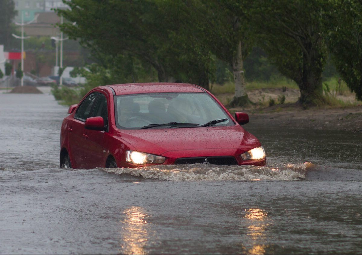 akibat-mobil-terkena-banjir