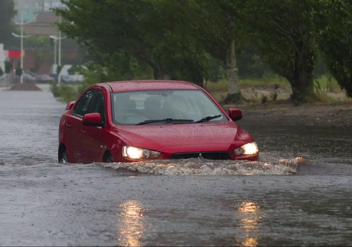 dampak-mobil-kena-banjir dampak-mobil-kena-banjir