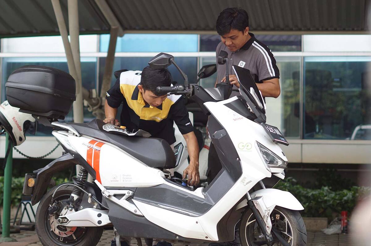 Cek kondisi baterai motor