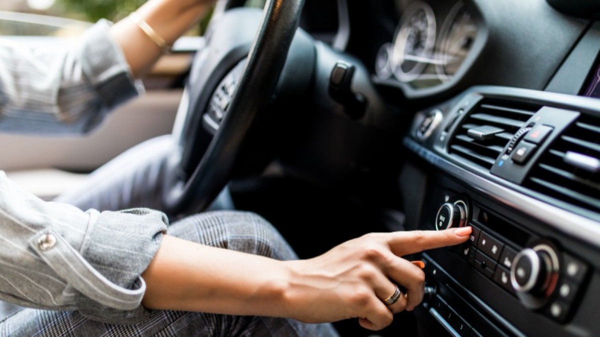 Penyebab AC Mobil Berisik dan Tidak Dingin