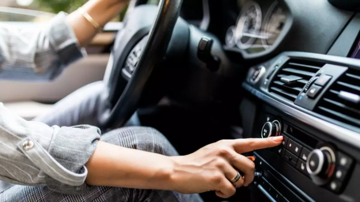 Penyebab AC Mobil Berisik dan Tidak Dingin Penyebab AC Mobil Berisik dan Tidak Dingin