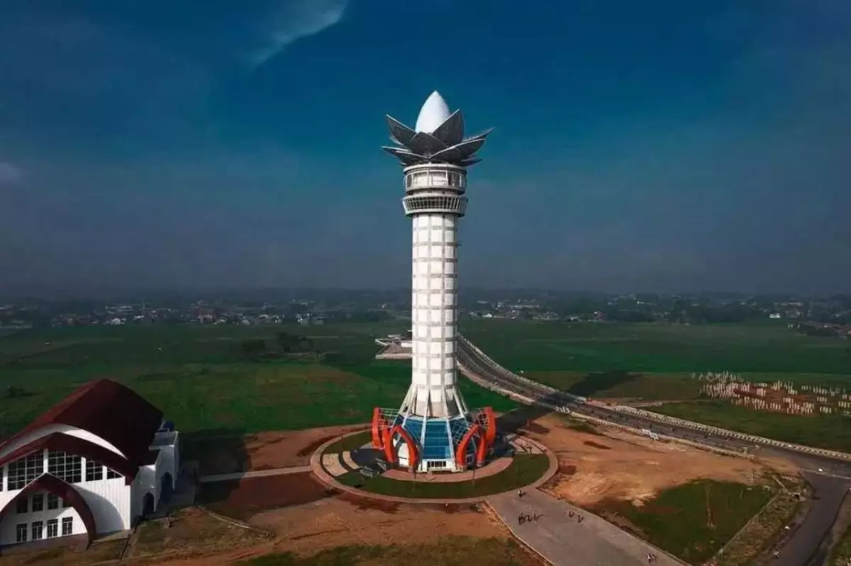 menara teratai purwokerto menjulang tinggi