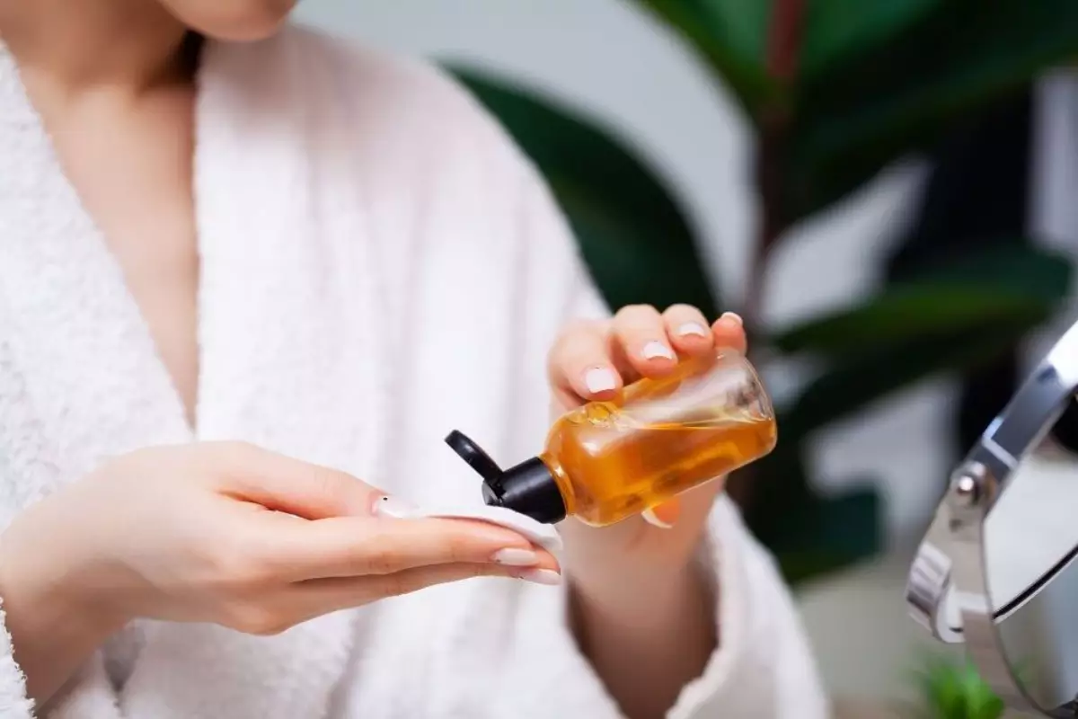 Gunakan Toner dan Serum Gunakan Toner dan Serum