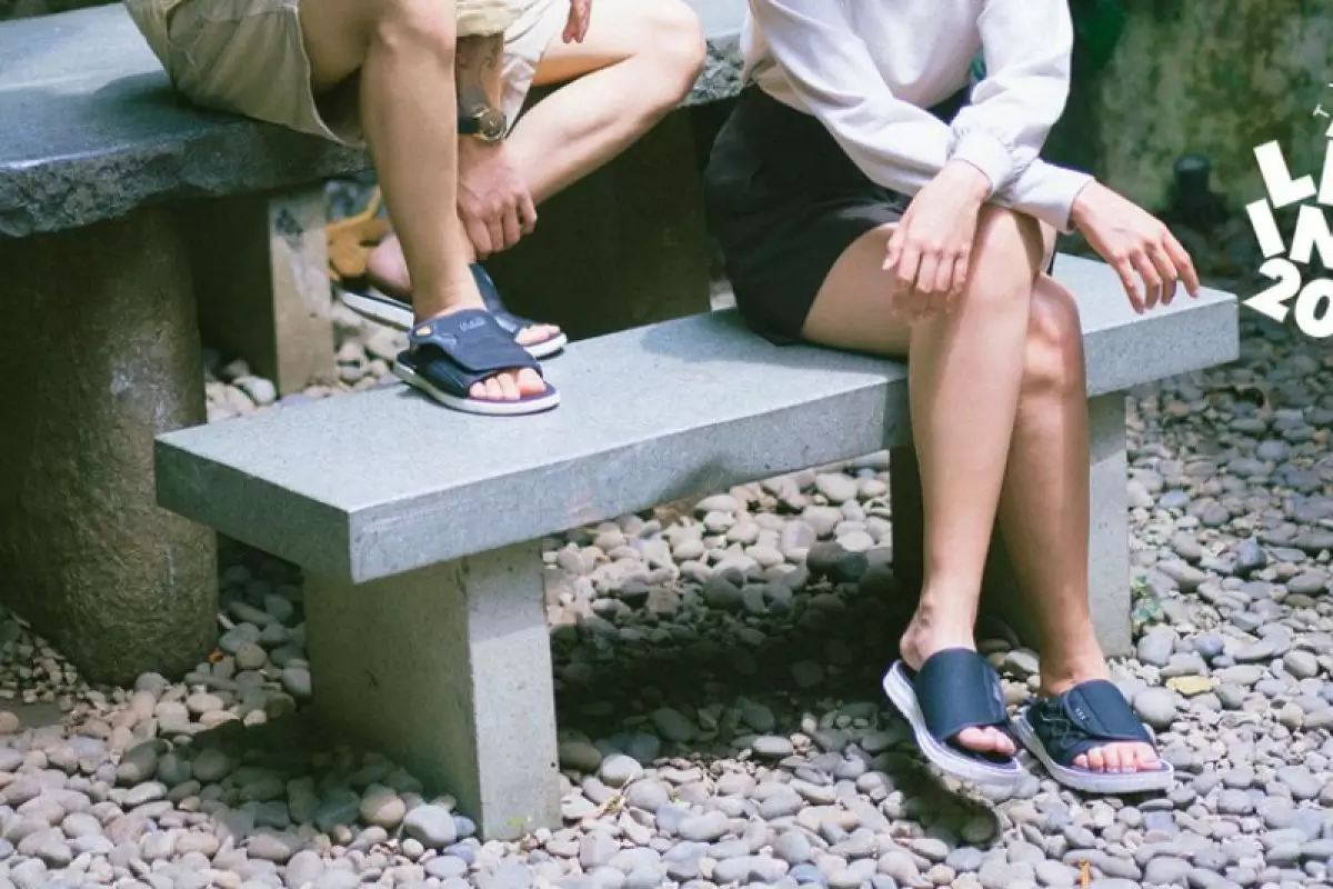 Gunakan Alas Kaki yang Nyaman Gunakan Alas Kaki yang Nyaman