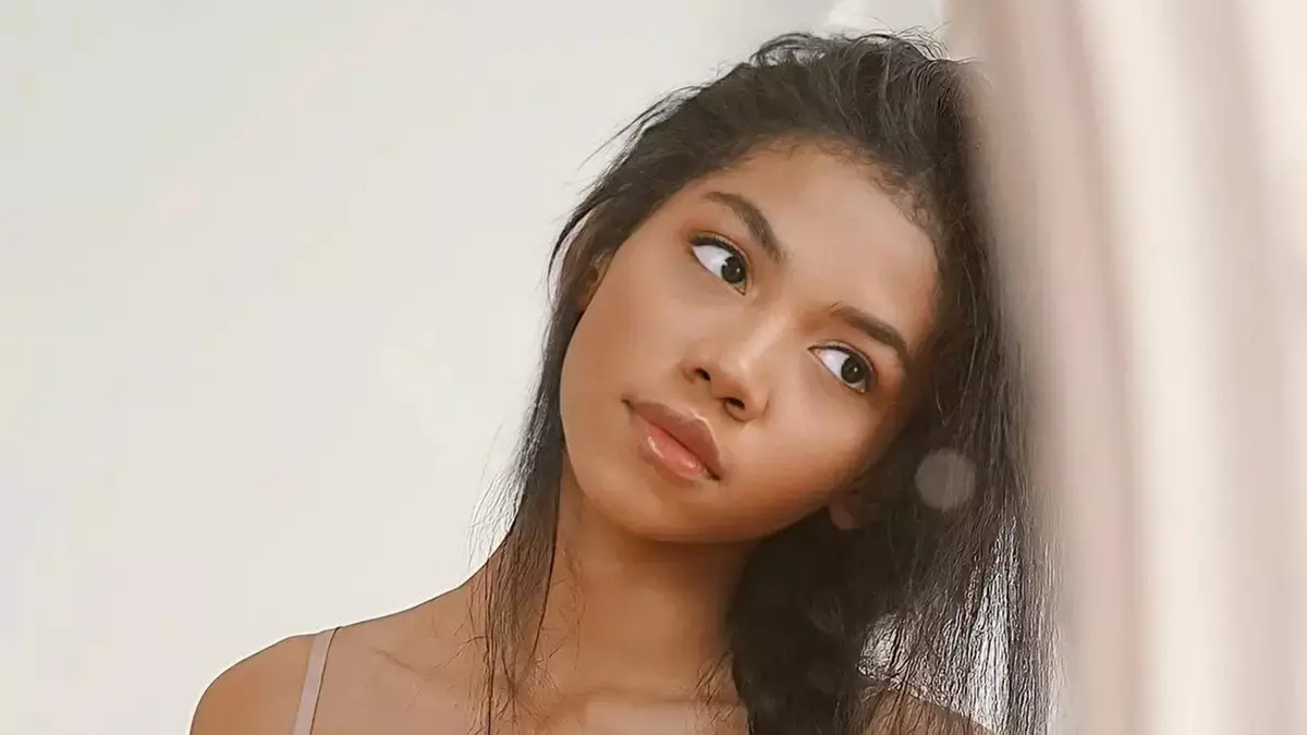 warna outfit untuk kulit sawo matang