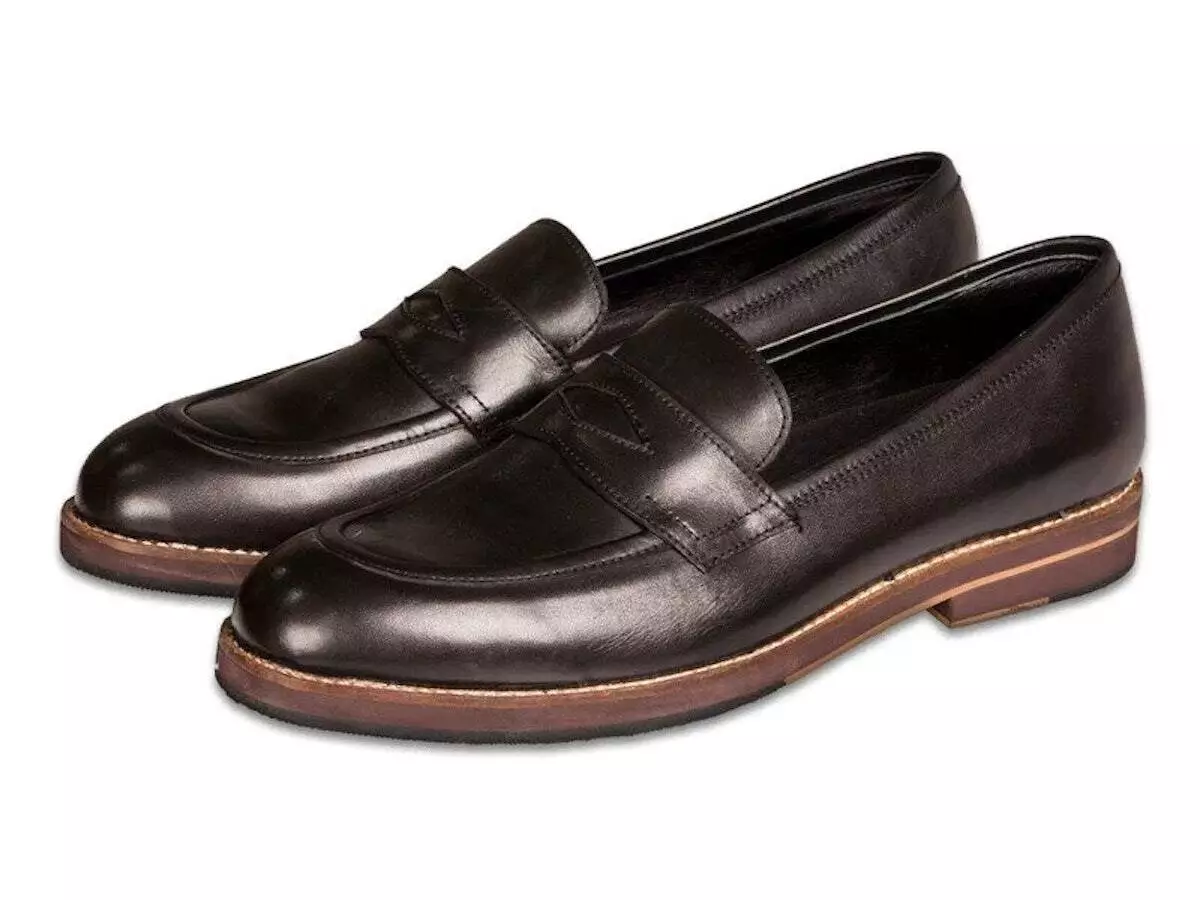 melindungi kaki dari sepatu