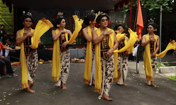 Menelusuri Keindahan dan Makna Lengger Lanang Banyumas