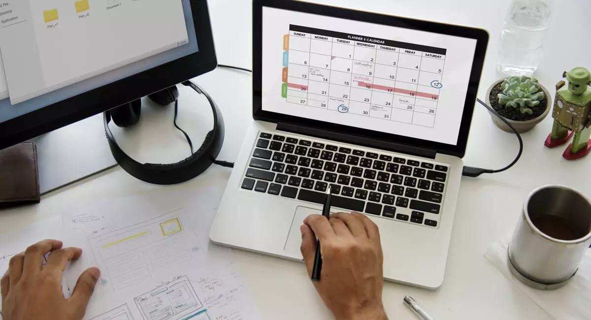 mencatat semua kegiatan Mencatat semua kegiatan