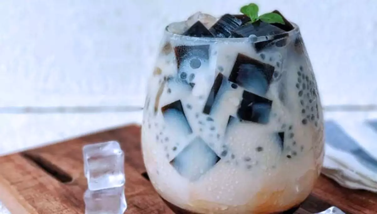 Es cincau biji selasih Es cincau biji selasih