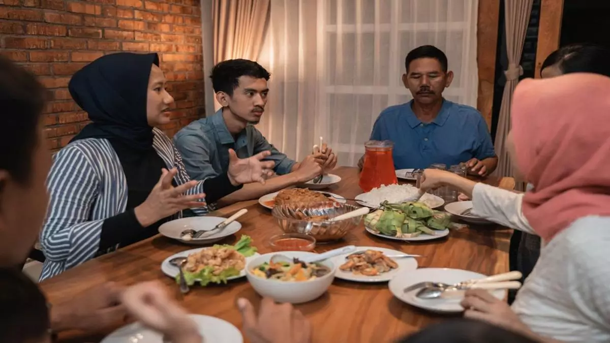 MAKANAN DAN MINUMAN MAKANAN DAN MINUMAN
