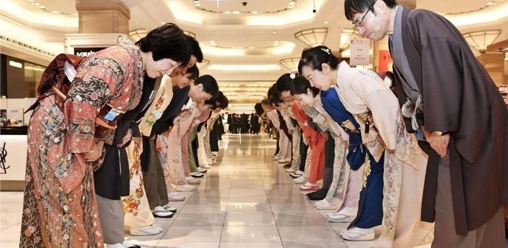 Omotenashi menunjukkan ramah tamah orang jepang kepada tamunya