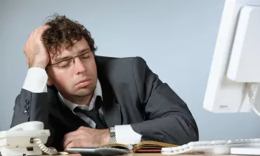 Tips Mudah Menghilangkan Rasa Kantuk Saat Bekerja