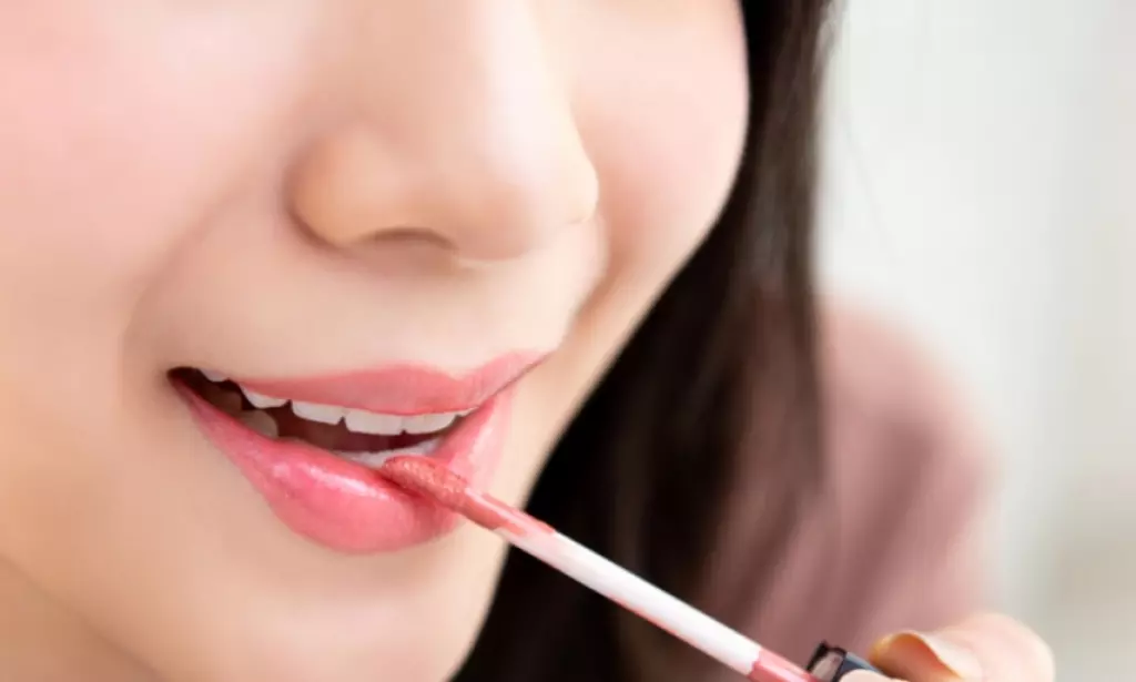 Rekomendasi 5 Lipstik Produk Lokal Tahan Lama agar Tampil Cantik Seharian saat Lebaran