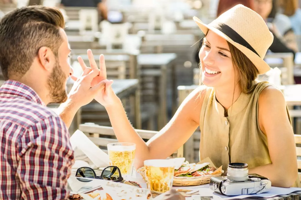 Bercanda ataupun Menggoda lebih dulu
