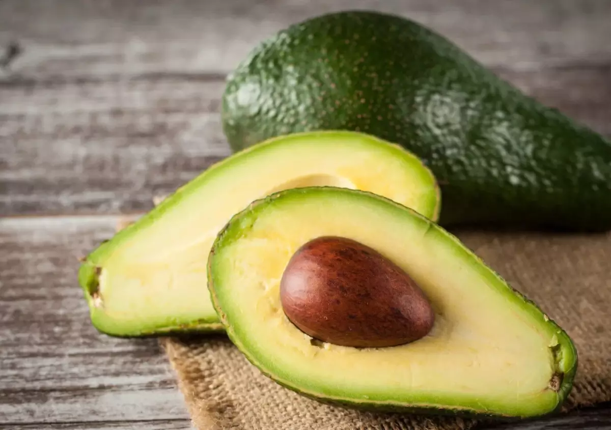 Buah Rendah Gula Alpukat Alpukat merupakan salah satu buah dengan kandungan gula yang rendah.