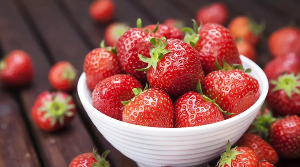 Buah Rendah Gula Stroberi Stroberi merupakan salah satu buah dengan kandungan gula yang rendah.