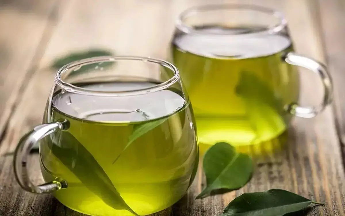 Teh Hijau atau Green Tea Teh Hijau merupakan salah satu jenis teh yang ampuh menurunkan berat badan.