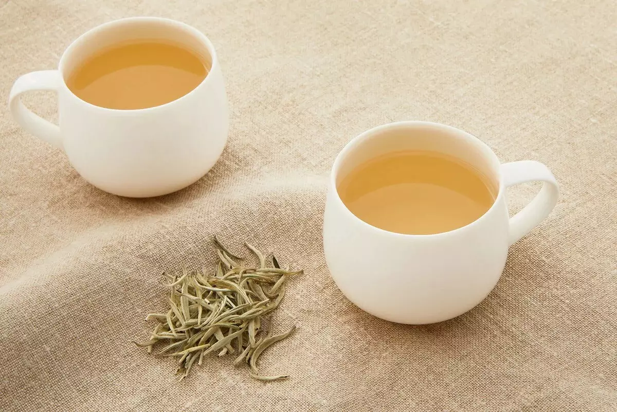 Teh Putih atau White Tea Teh Putih merupakan salah satu jenis teh yang ampuh menurunkan berat badan.