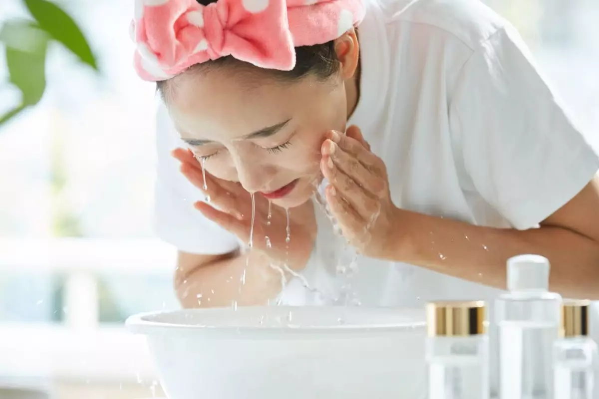 Cuci muka dengan Air Dingin Cuci muka dengan Air Dingin