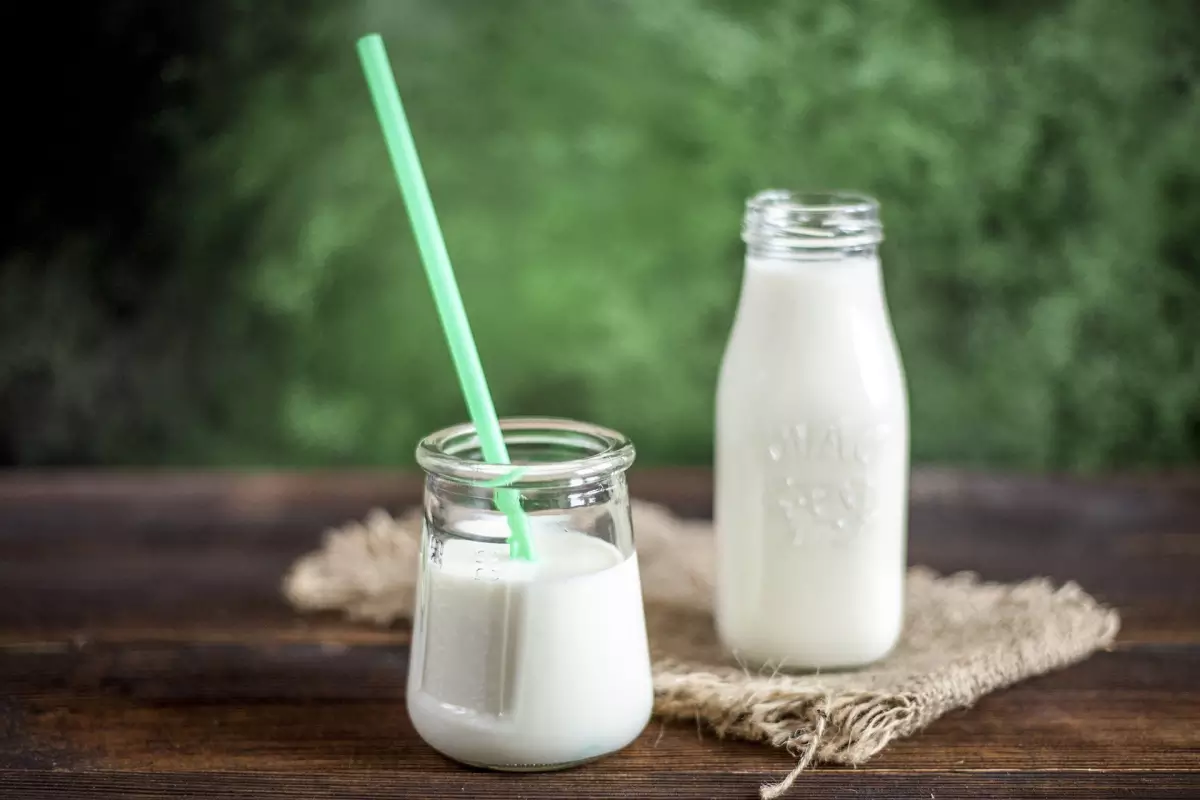 Susu merupakan salah satu minuman penambah cairan.