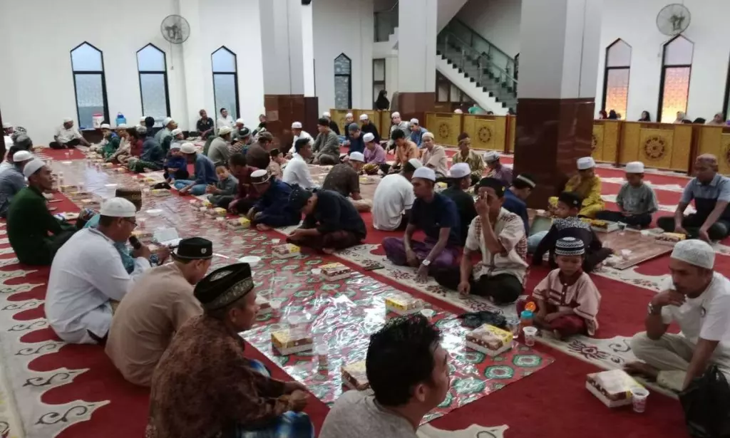 5 Rekomendasi Masjid di Purwokerto yang Menyediakan Makanan Gratis saat Bulan Ramadan