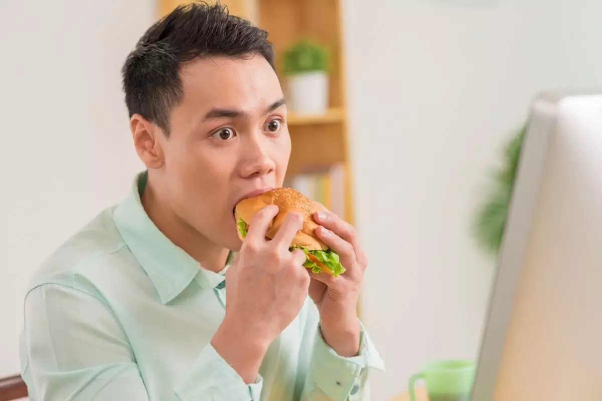 Makan Terlalu Cepat Makan Terlalu Cepat