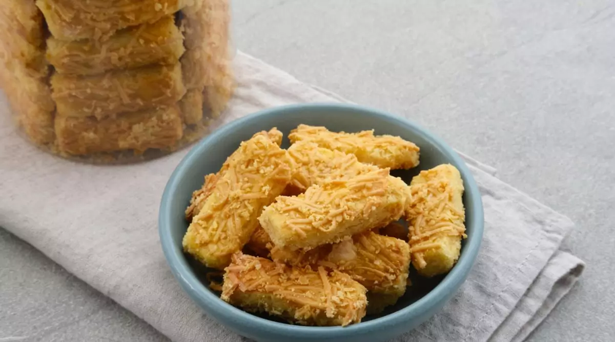 Kue kastengel merupakan kue yang banyak disukai saat Lebaran.