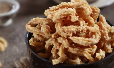 Menguak Kelezatan Kue Akar Kelapa, Makanan Tradisional Khas Betawi