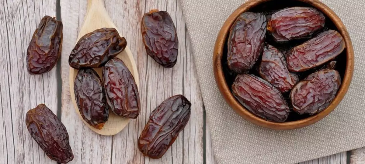 Buah Kurma Kurma yang berkualitas baik.