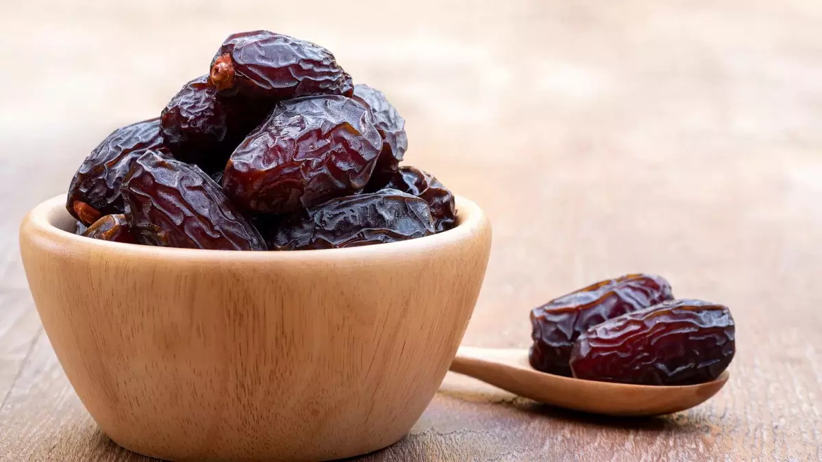 Buah Kurma Kurma yang berkualitas baik.