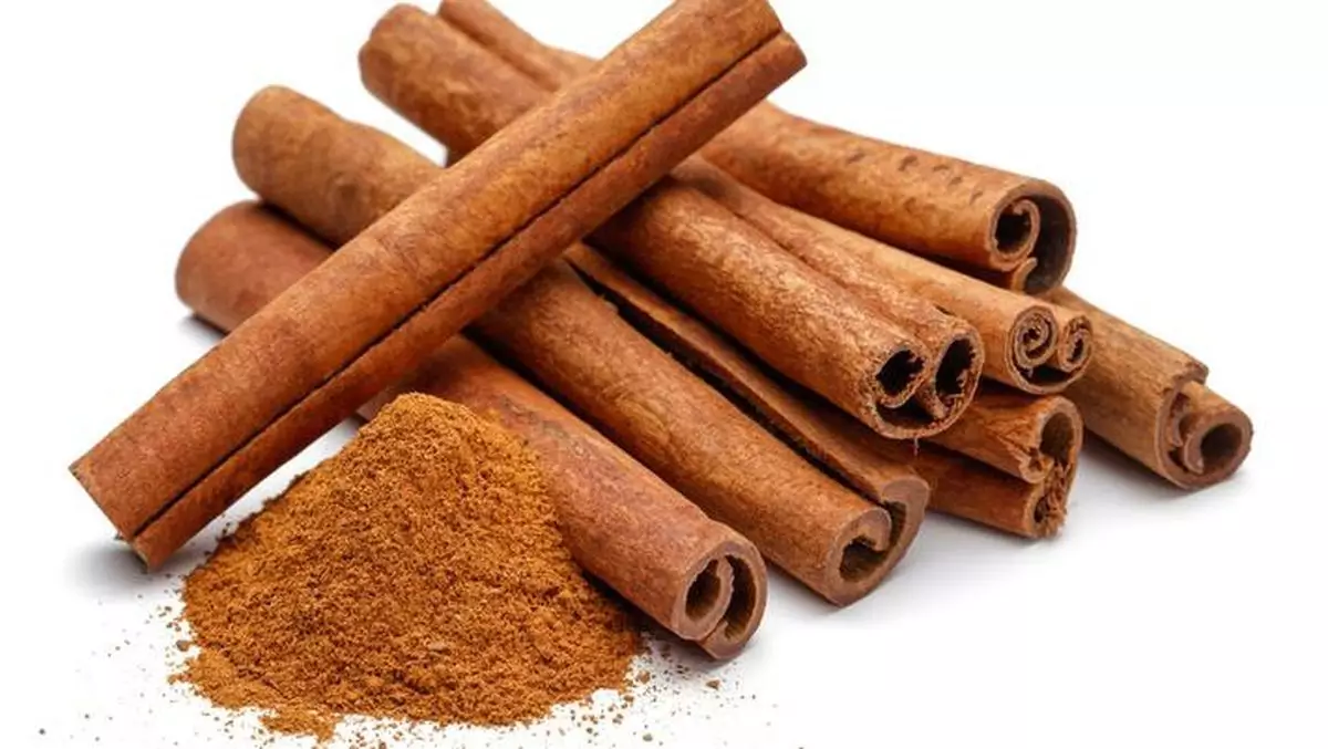 Kayu Manis Kayu manis merupakan salah satu bahan yang membuat kopi lebih terasa enak.