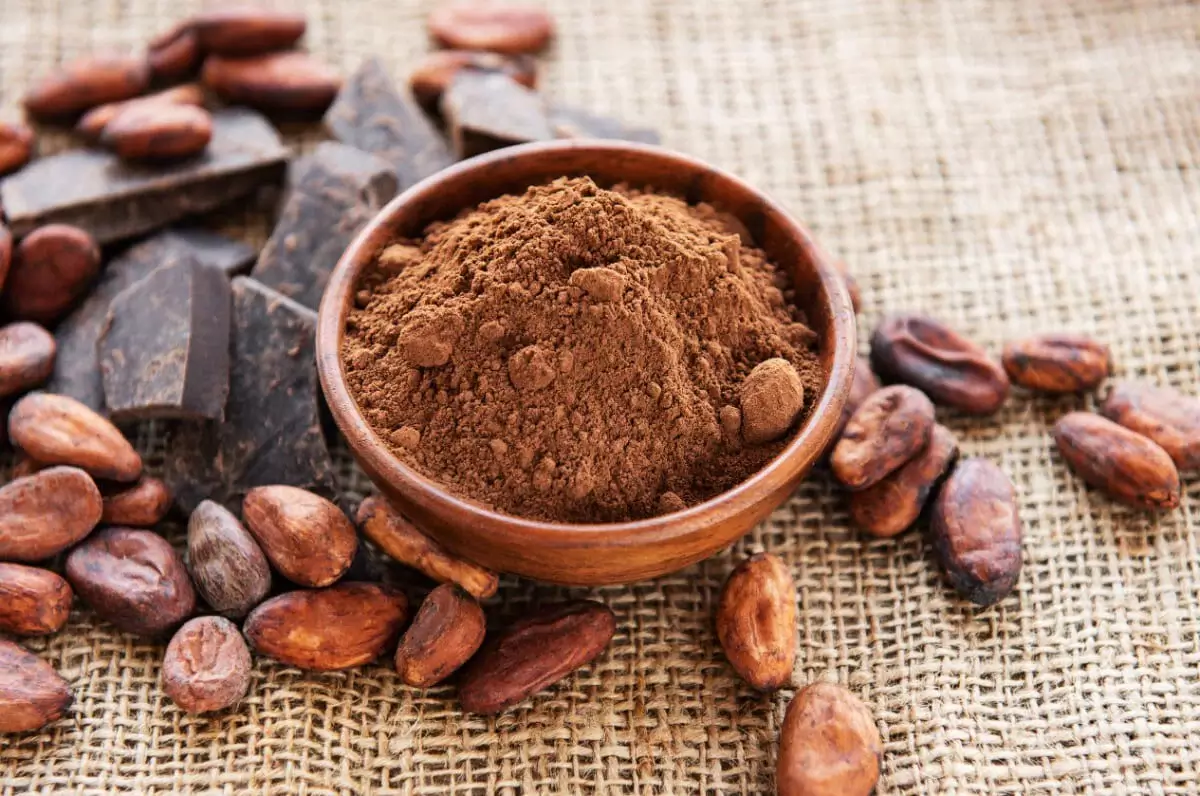 Bubuk Kakao Bubuk kakao merupakan salah satu bahan yang membuat kopi lebih terasa enak.