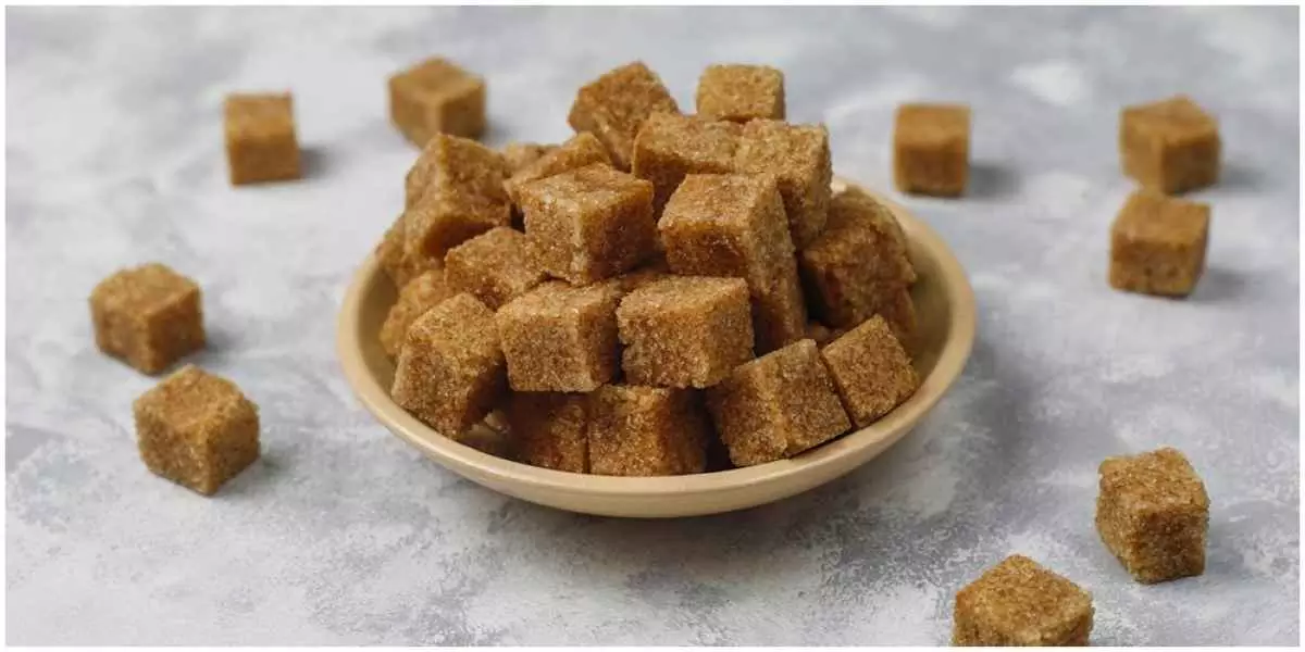 Gula Aren Gula aren merupakan salah satu bahan yang membuat kopi lebih terasa enak.