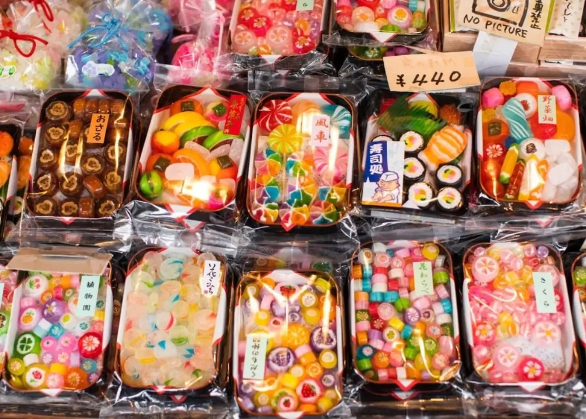 Permen merupakan salah satu rekomendasi yang bisa untuk THR Lebaran selain uang.