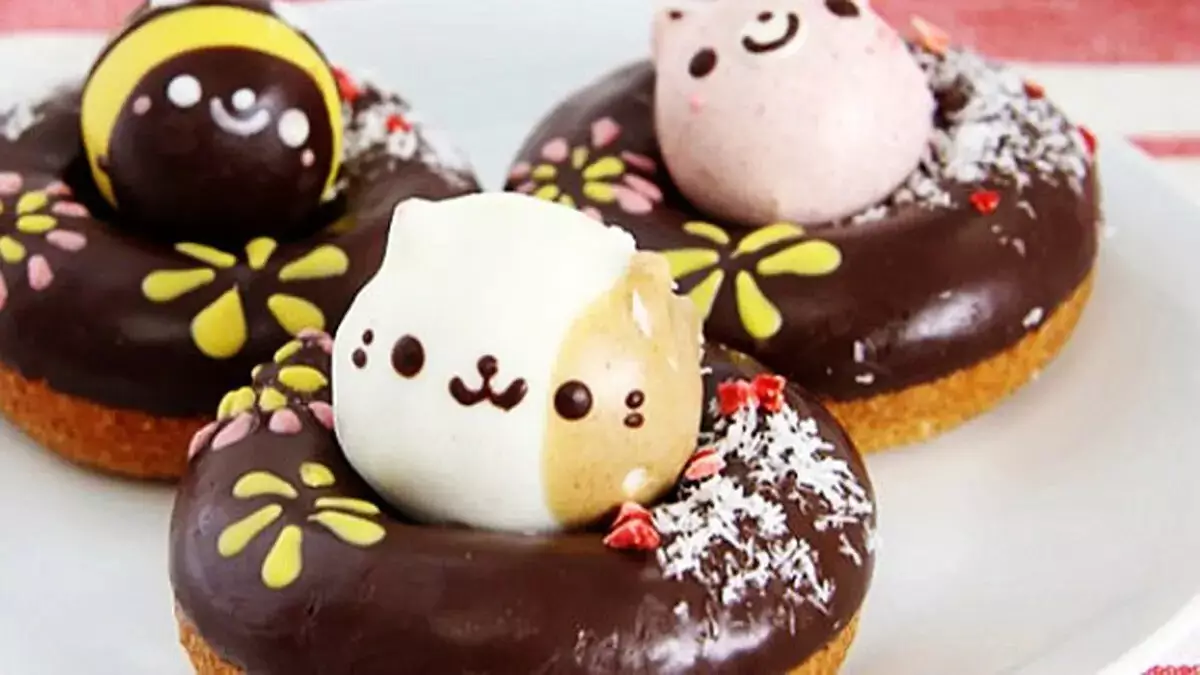 Donat dan kue brownies lucu merupakan salah satu rekomendasi yang bisa untuk THR Lebaran selain uang.