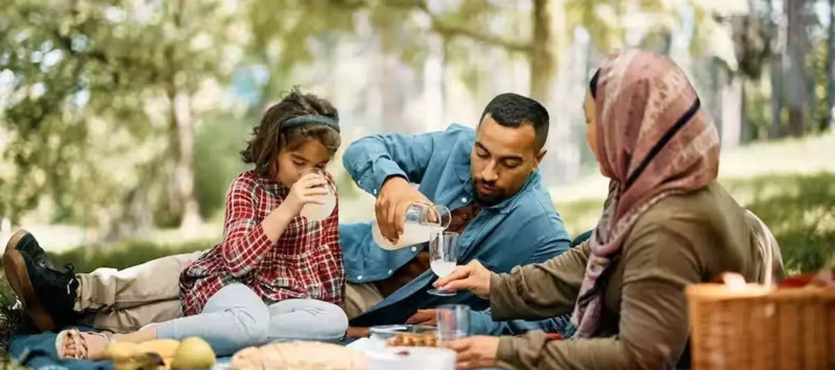 Liburan keluarga merupakan salah satu rekomendasi yang bisa untuk THR Lebaran selain uang.