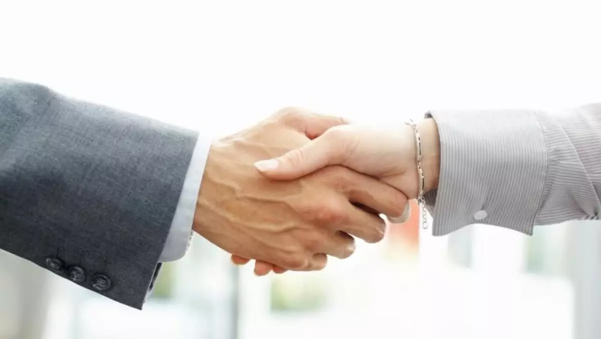 Bersalaman dengan Lawan Jenis