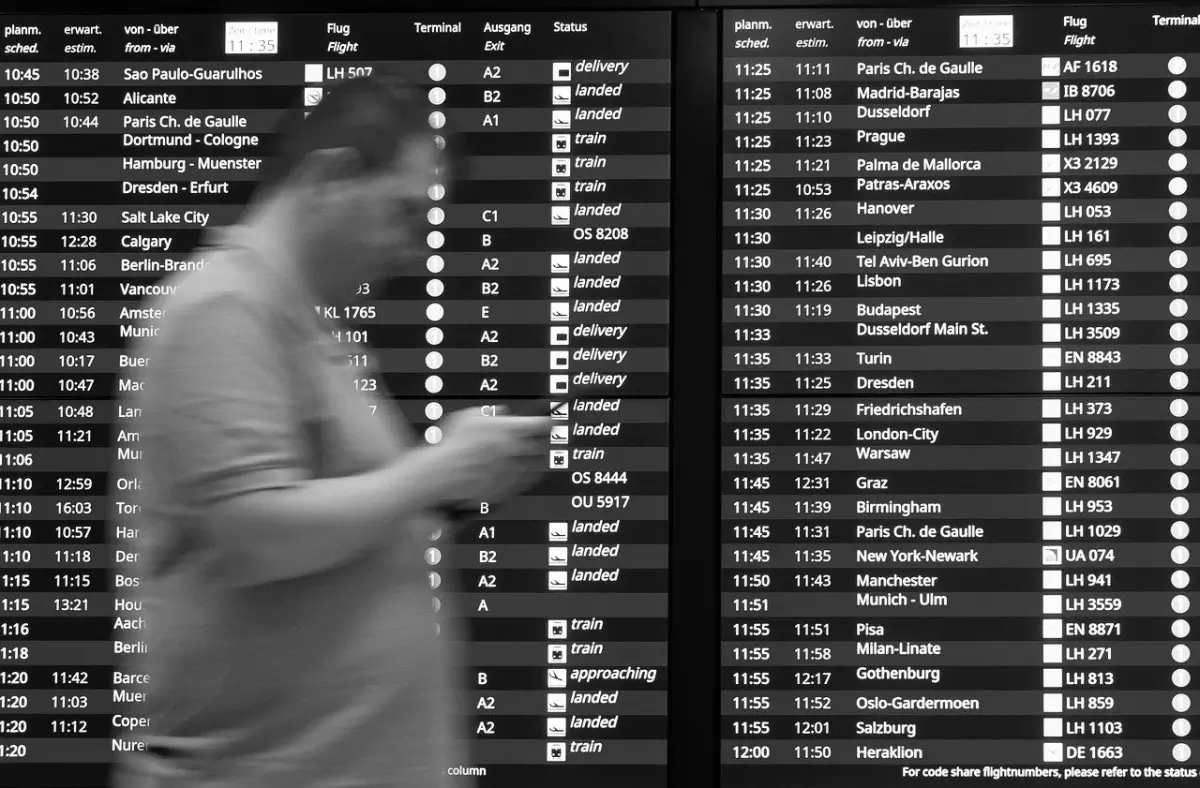 Perhatikan Jadwal Keberangkatan Perhatikan Jadwal Keberangkatan