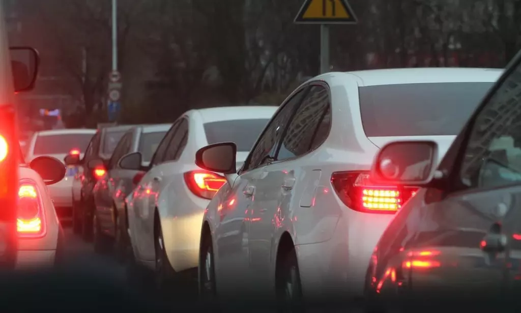 Kegiatan yang Dapat Menghilangkan Rasa Bosan Ketika Terjebak Macet