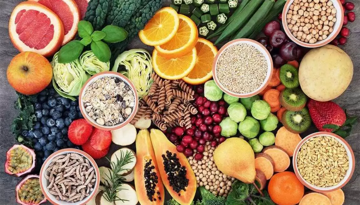 Konsumsi Sayur dan Buah Salah satu cara agar tubuh sehat kembali adalah mengonsumsi sayur dan buah.