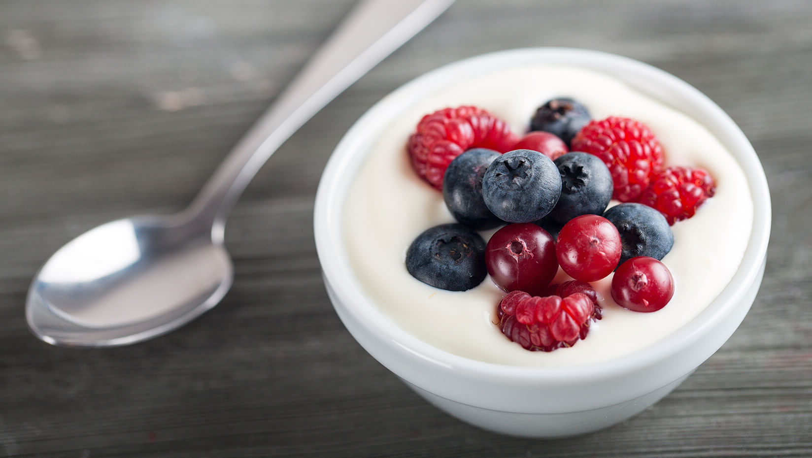 Yogurt merupakan salah satu makanan untuk perkembangan otak.