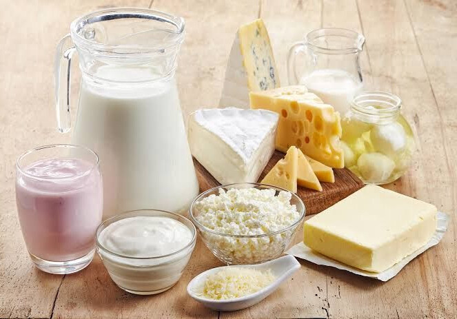 Makanan olahan susu merupakan makanan yang dapat meningkatkan tinggi badan pada anak.