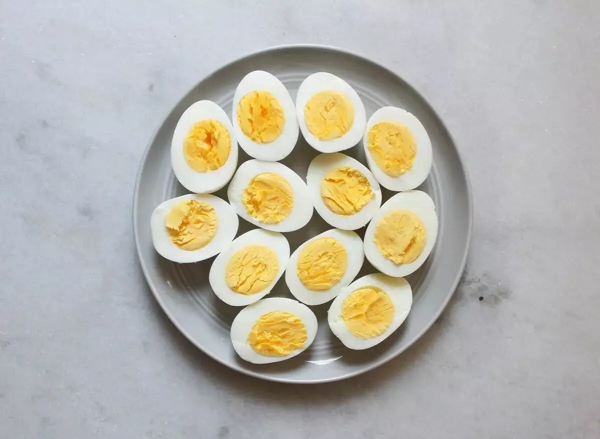 Telur merupakan makanan yang dapat meningkatkan tinggi badan anak.